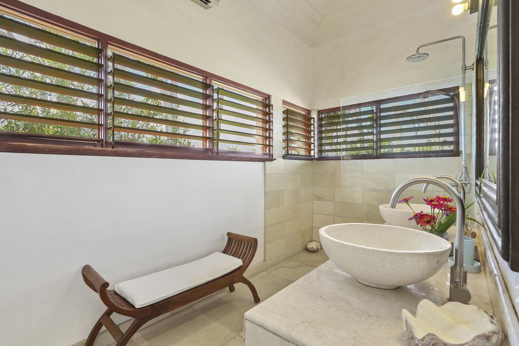 Luxury ensuite bathroom at Villa Blanc